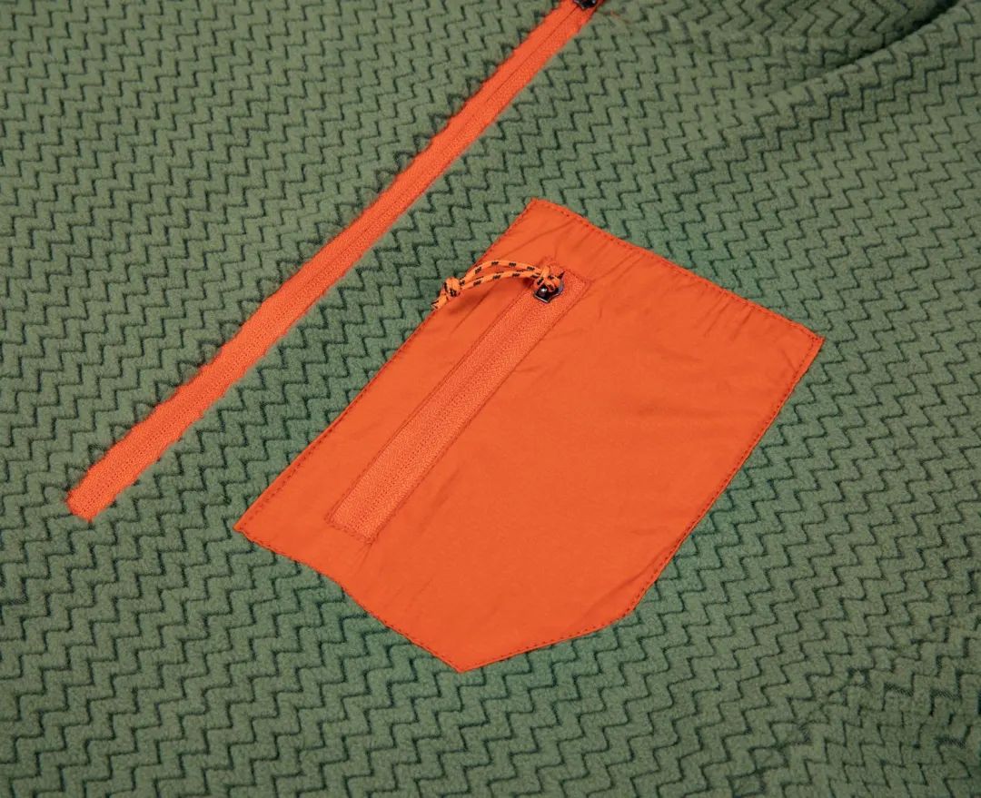 T-shirt con cappuccio e mezza  - Outdoor Sport Hoodie recensione e prezzo